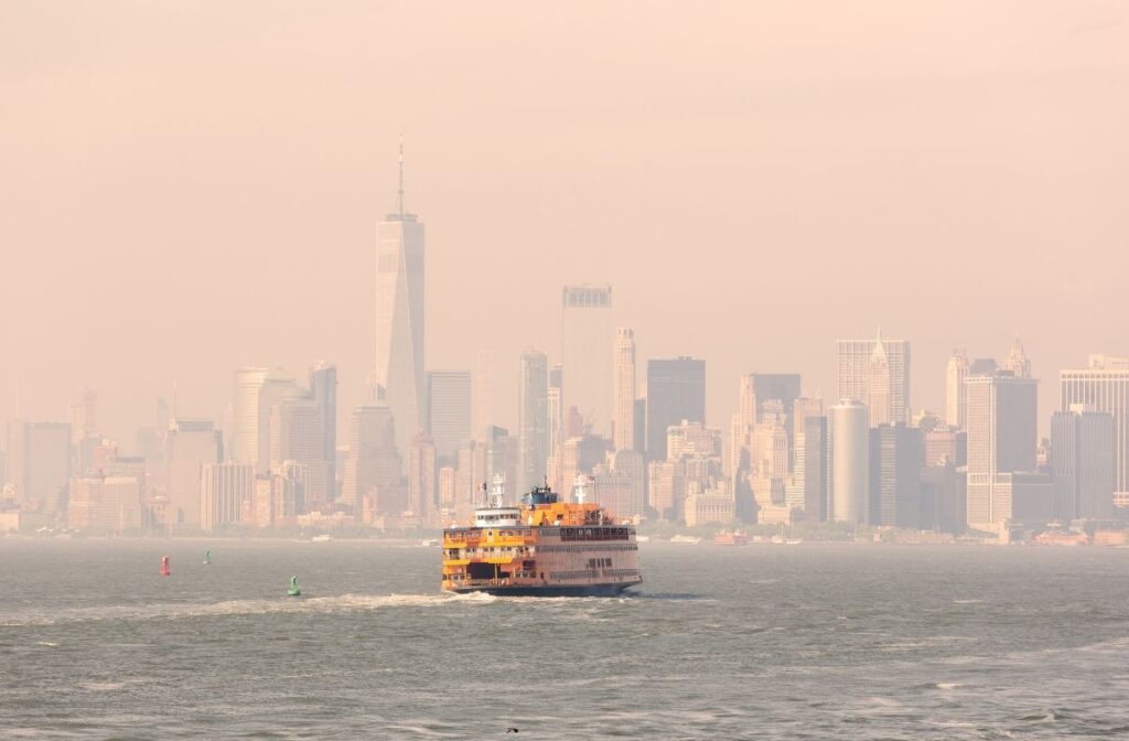 best free skyline views of new york city - staten island ferry
