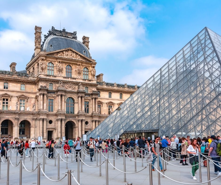 paris travel tips - the louvre