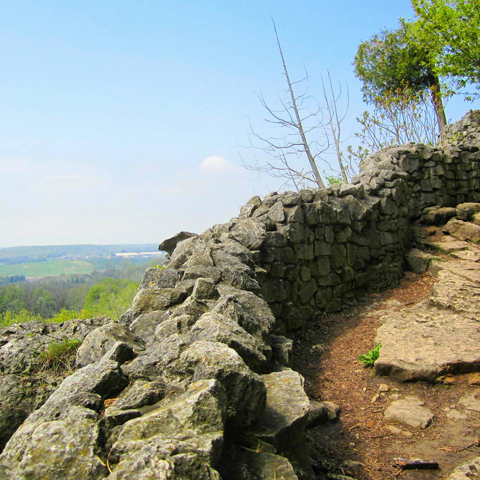 Hiking The Bruce Trail: Limehouse, Devil's Pulpit and Rattlesnake Point