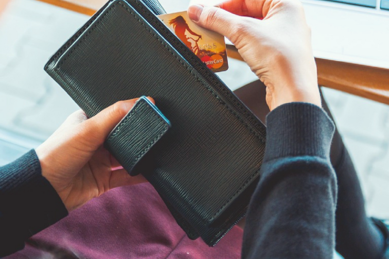 5 Ways To Build A Healthy Relationship With Money (If You Want To Be Rich)