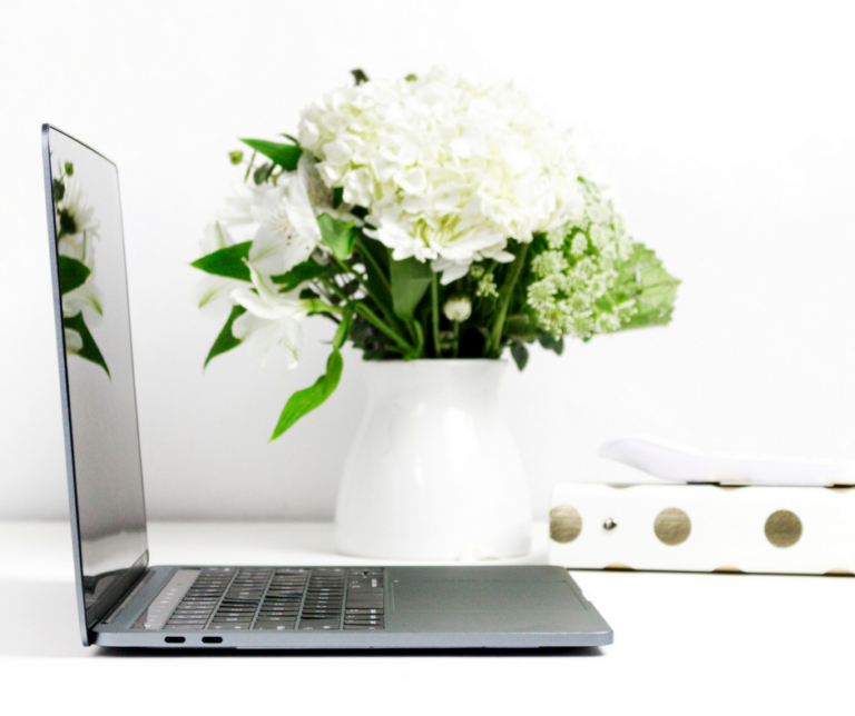 How To Become A Full-Time Blogger: Step-By-Step Guide