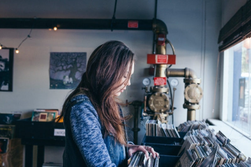 Flea Market Flipping: Make Money Flipping Items For Profit