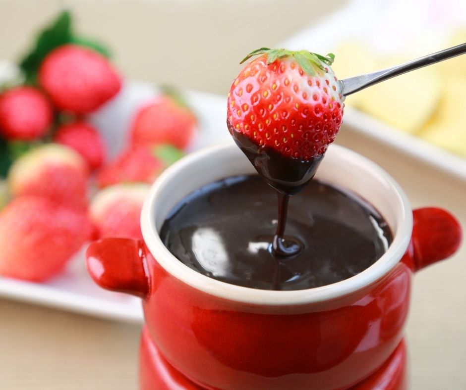 at home date night ideas - chocolate fondue
