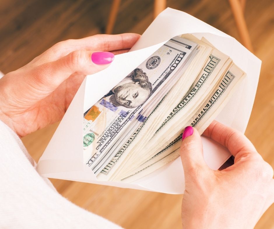 budgeting hacks - cash envelopes
