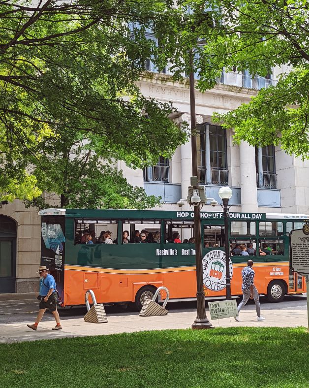 weekend in nashville - hop on hop off trolley