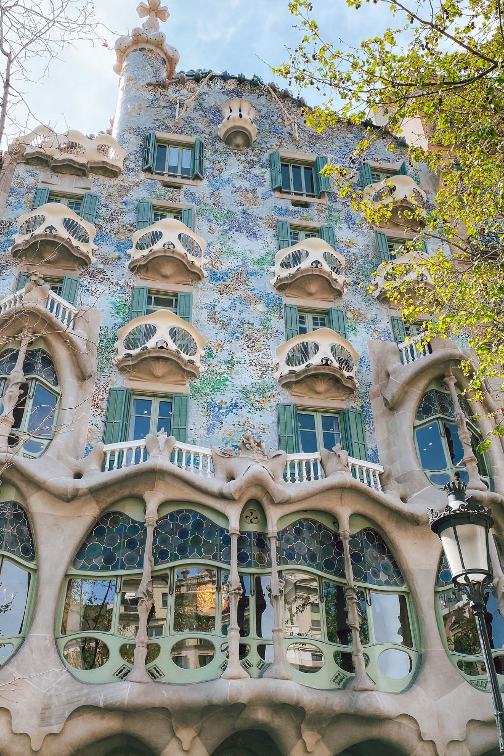 Visiting Barcelona for the First Time (21 Tips & Tricks) - Mint Notion