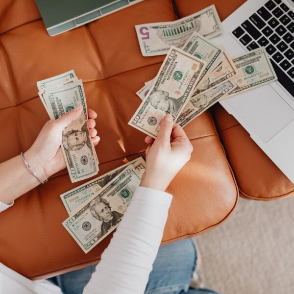 financial habits of women who always have money