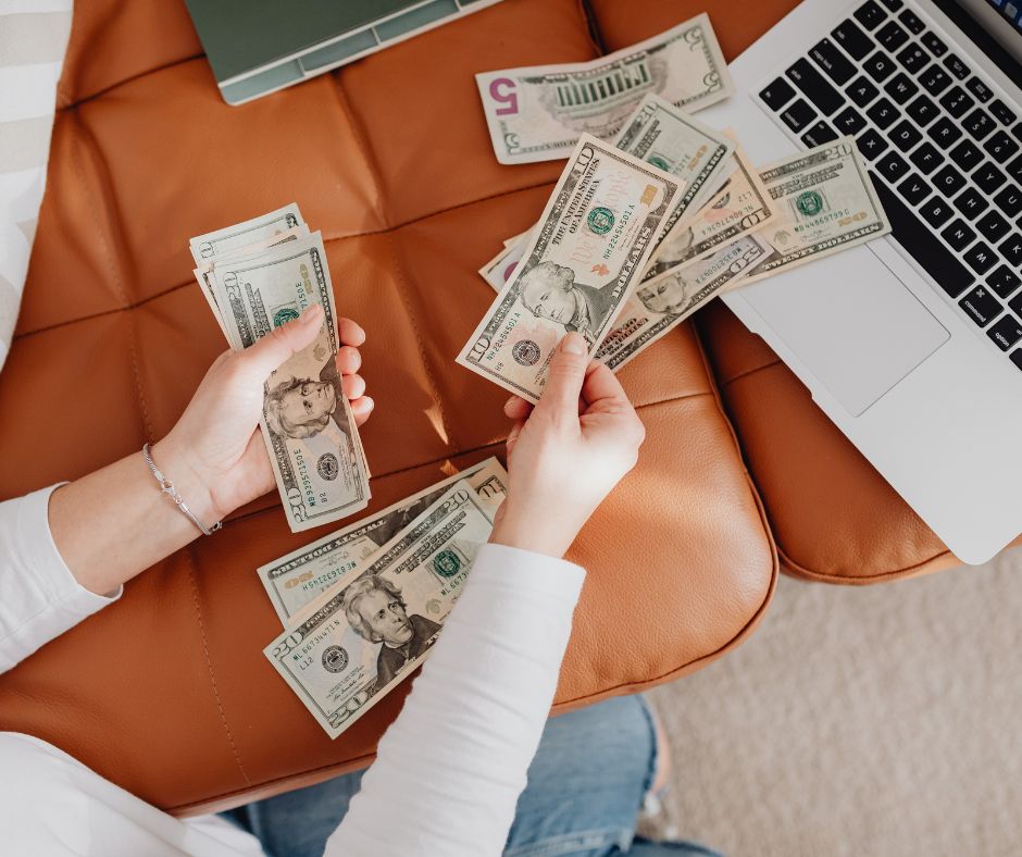financial habits of women who always have money